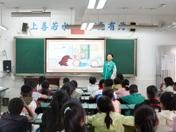 五八策略 安全用电+地毯式巡检 保障学校师生上好开学第一课